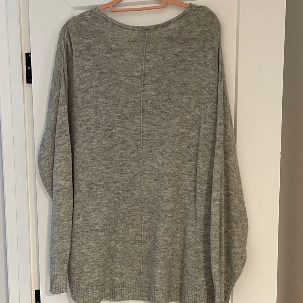 H&M Heather Gray V-Neck Sweater - Picture 4 of 4